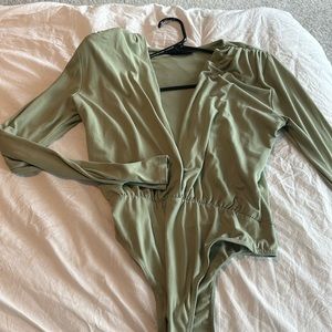Plunge body suit